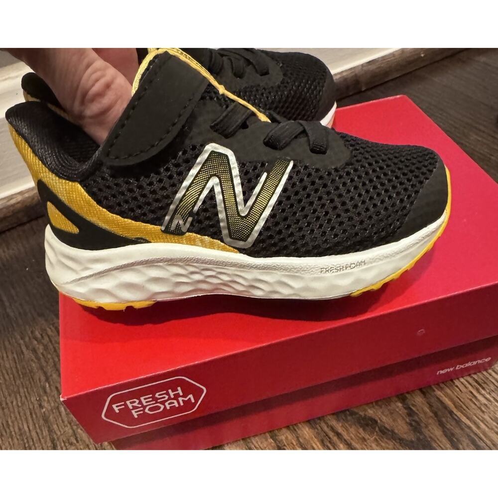 New Balance Kids Fresh Foam Arishi v4 Bungee Lace Hook-and-Loop Top Strap 4c NIB